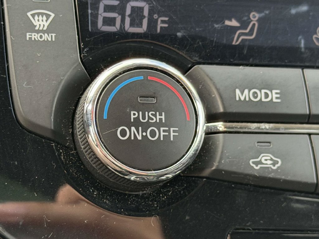 Used 2015 Nissan Rogue SV AWD/4WD image 32