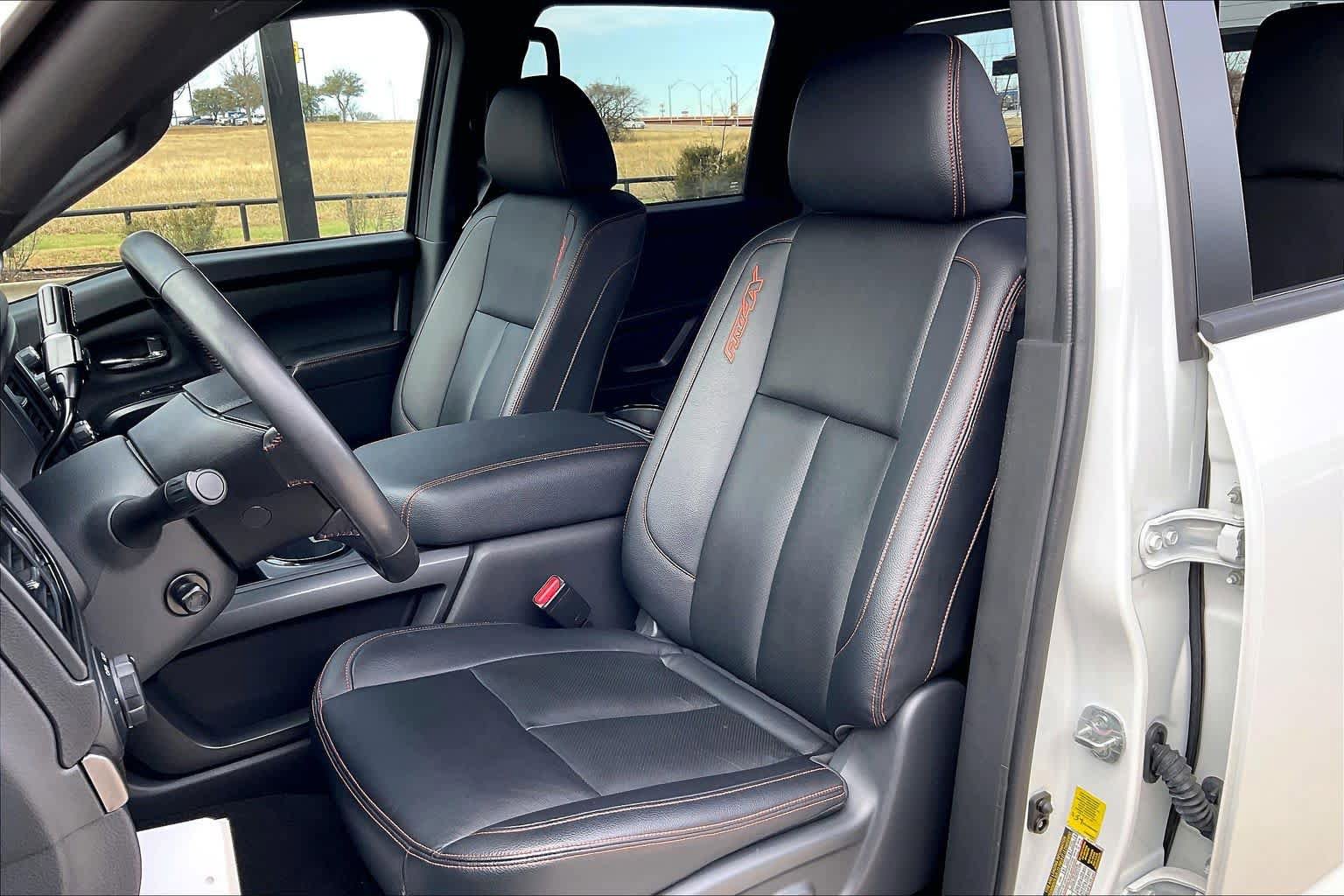 Used 2024 Nissan Titan PRO-4X w/ Pro-4x Convenience Package image 9