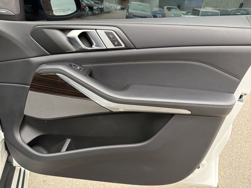Used 2025 BMW X5 xDrive50e image 26