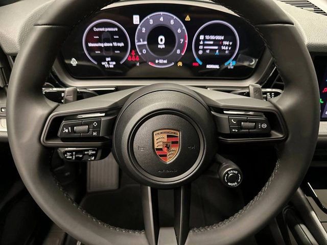 Certified 2025 Porsche Cayenne Coupe image 29