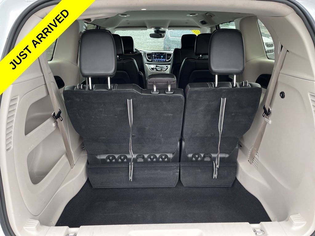 Used 2024 Chrysler Pacifica Touring-L image 15