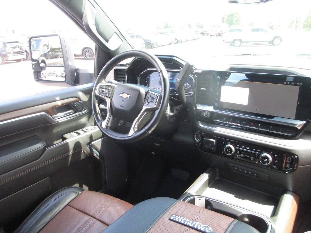 Used 2024 Chevrolet Silverado 3500 High Country w/ Technology Package AWD/4WD image 28