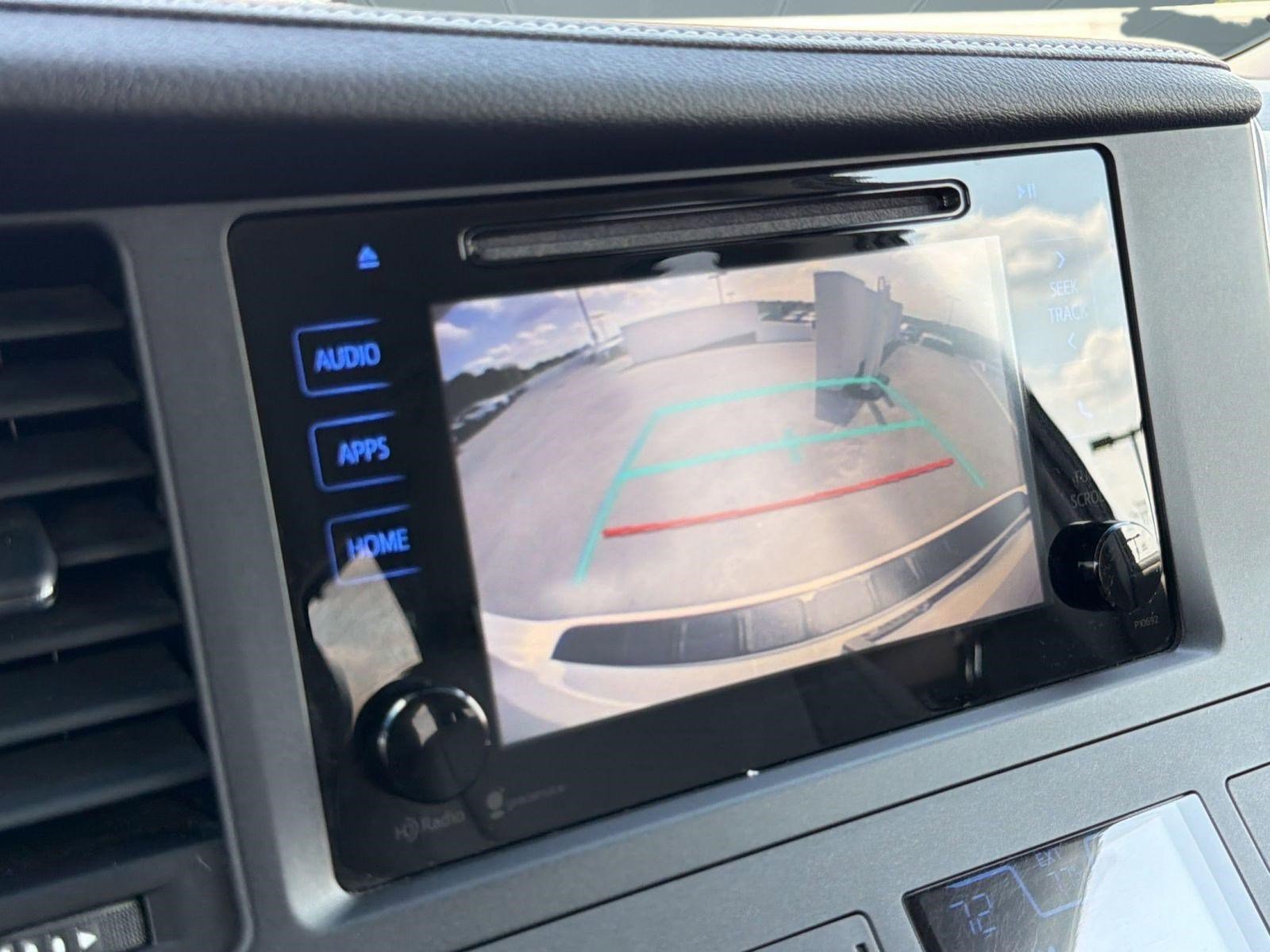 Used 2015 Toyota Sienna XLE image 25