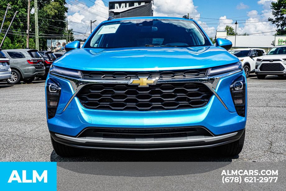 Used 2025 Chevrolet Trax LT FWD image 9