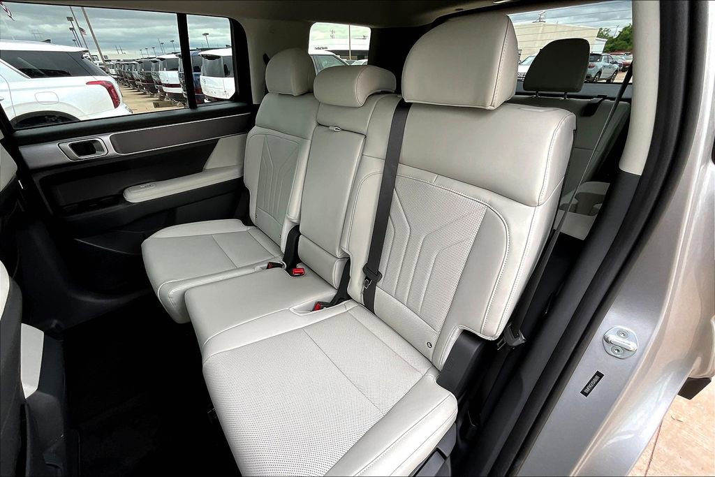 Used 2025 Hyundai Santa Fe SEL image 18