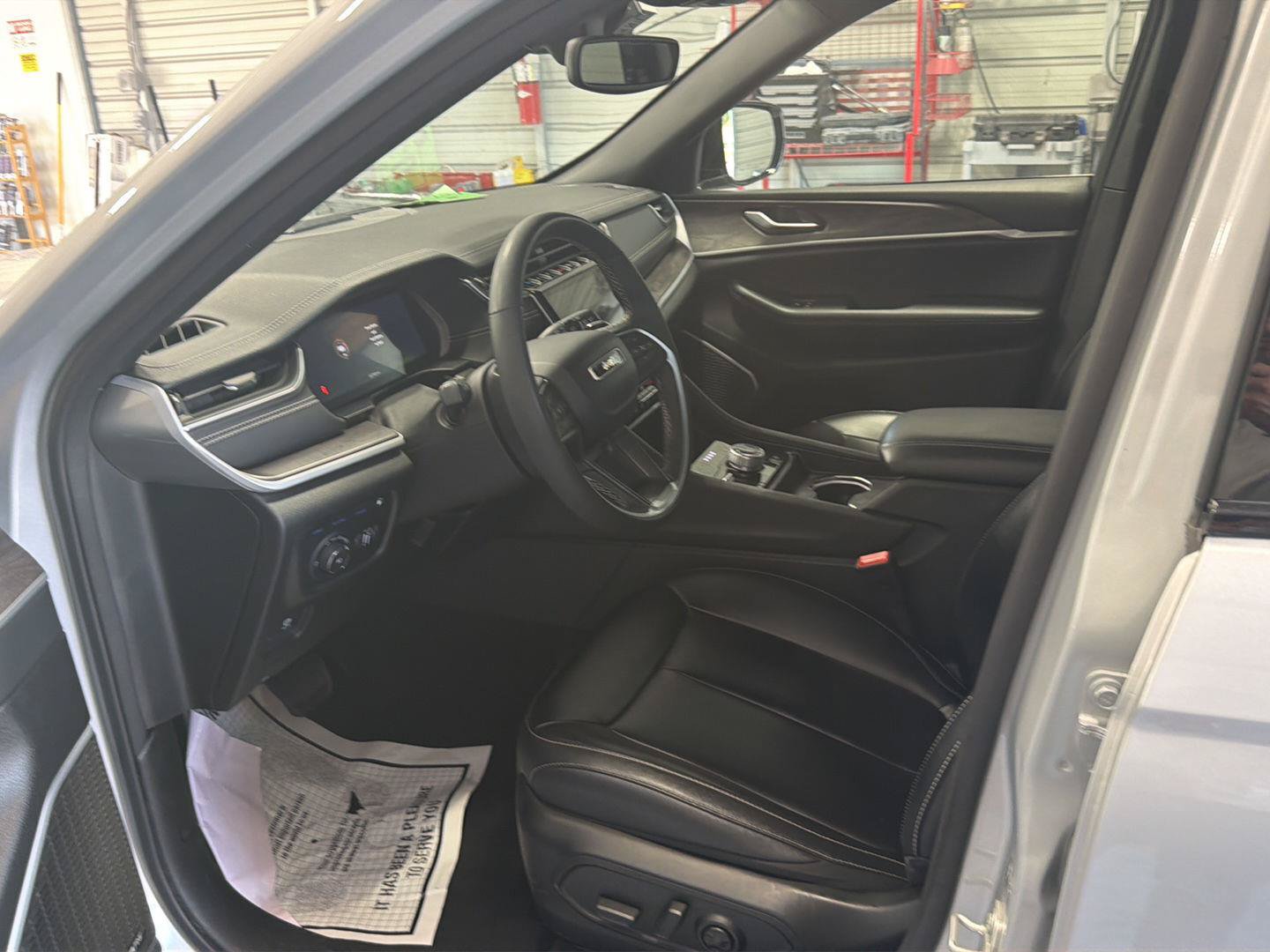 Used 2024 Jeep Grand Cherokee Limited 4xe AWD/4WD image 6