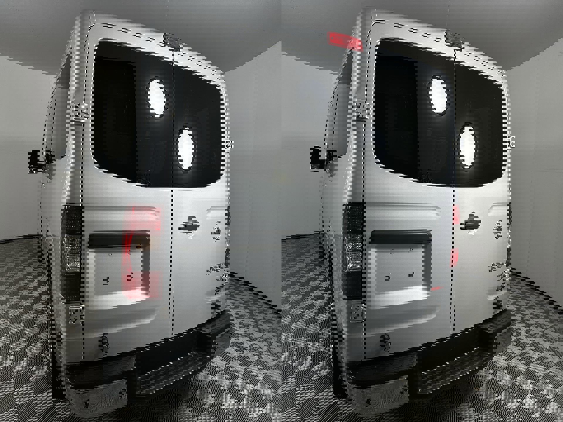 Used 2018 Nissan NV 3500 SV w/ Navigation Package image 29