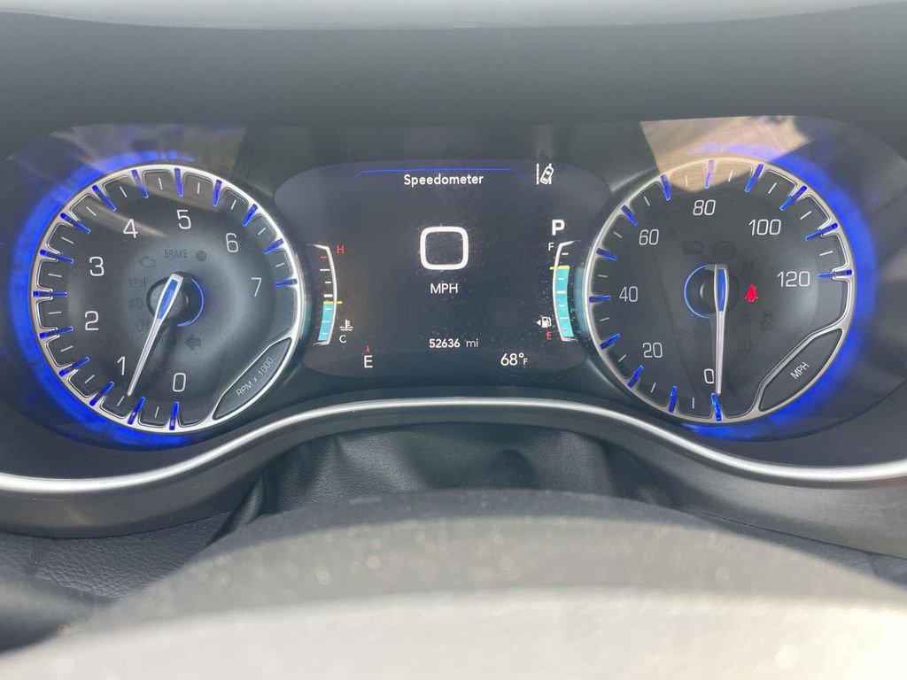 Certified 2023 Chrysler Pacifica Touring-L image 28