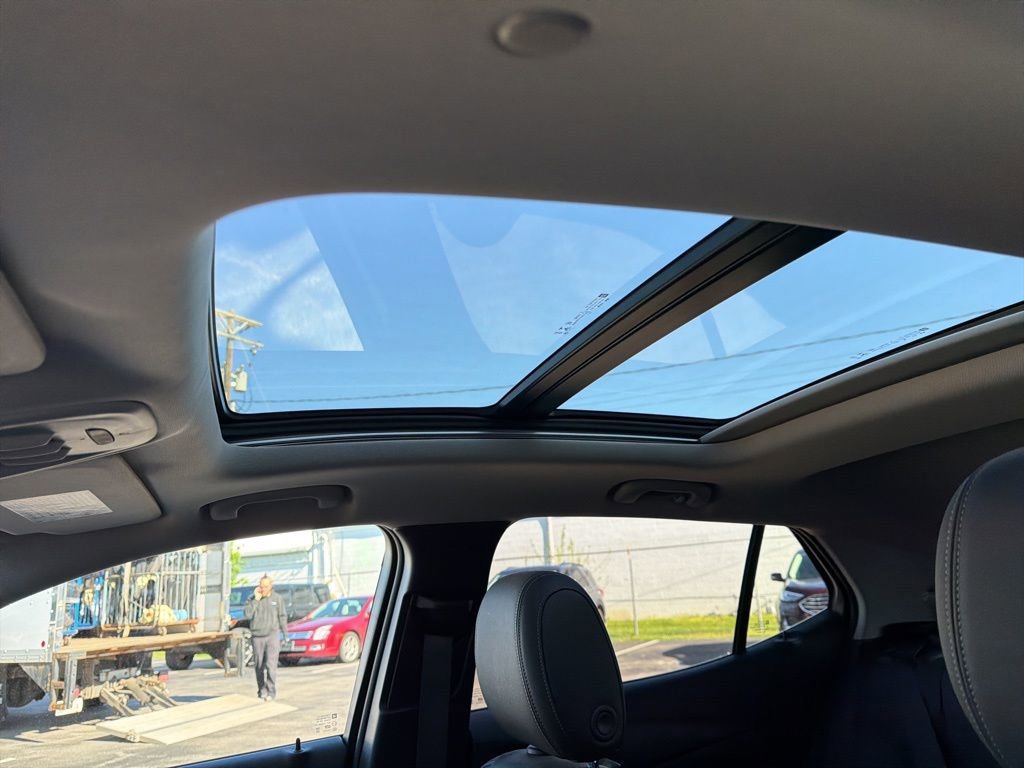 Used 2023 Buick Encore GX Essence w/ Experience Buick Package image 17