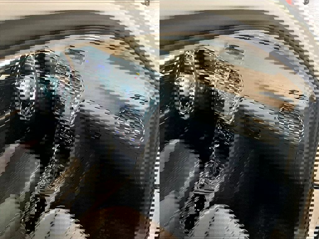 Used 2024 Volkswagen Tiguan SE image 14