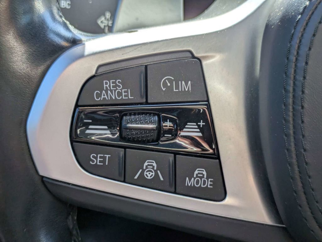 Used 2022 BMW M550i xDrive w/ Executive Package image 28