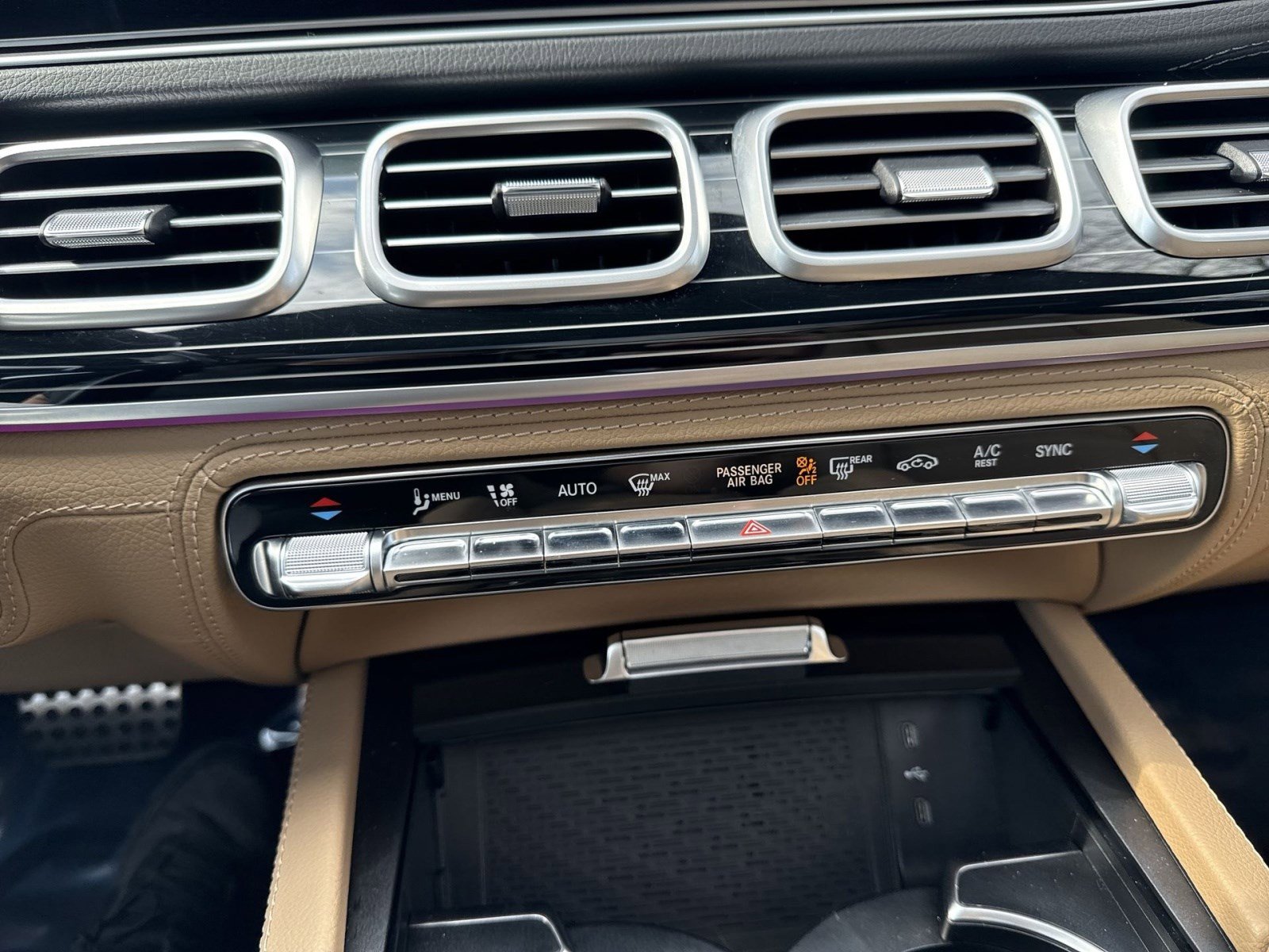 Used 2024 Mercedes-Benz GLS 450 4MATIC image 19