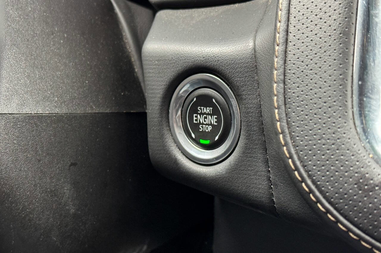 Used 2023 Chevrolet Suburban Premier image 30