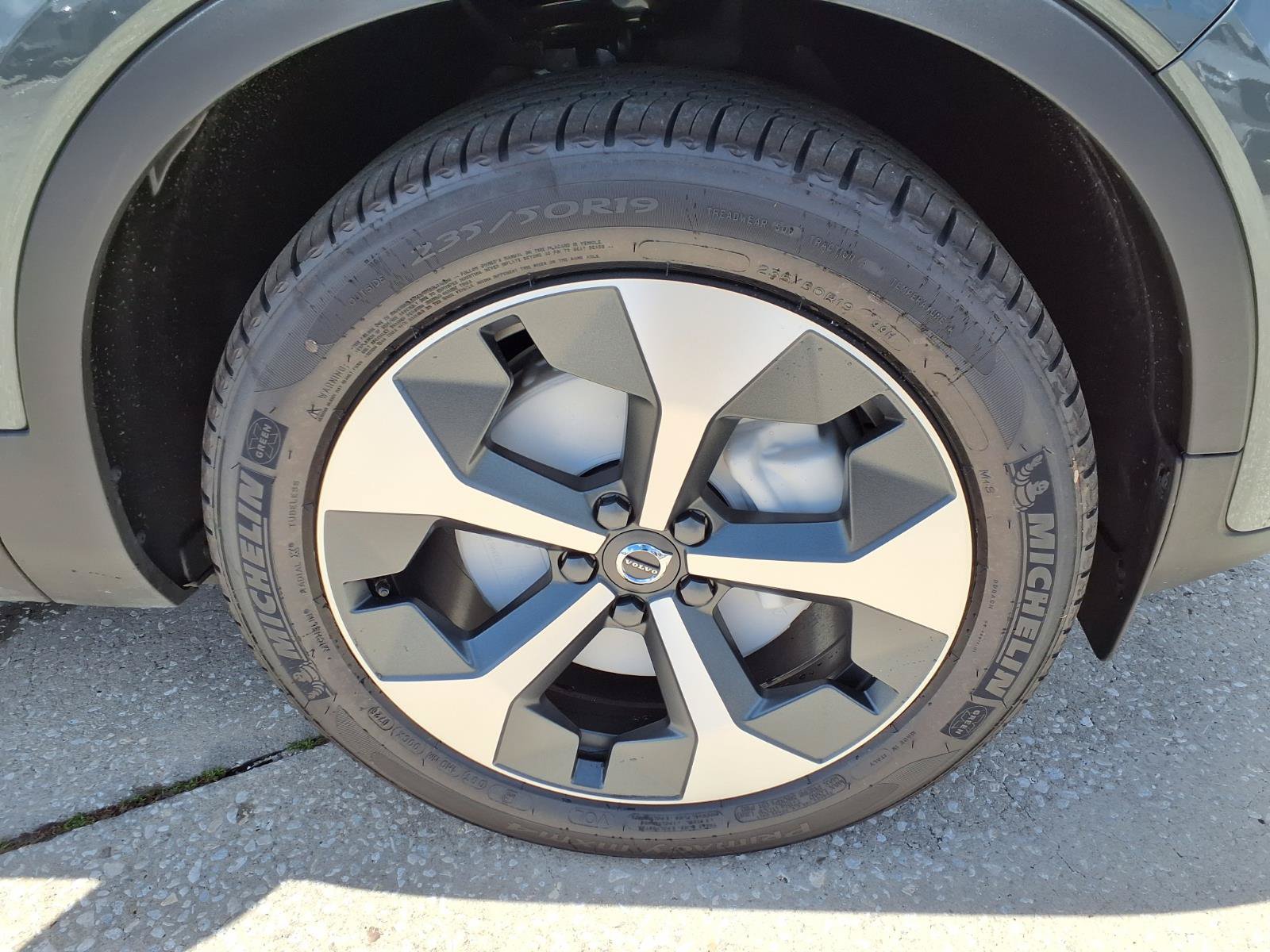 New 2026 Volvo XC40 B5 Plus w/ Climate Package AWD/4WD image 9