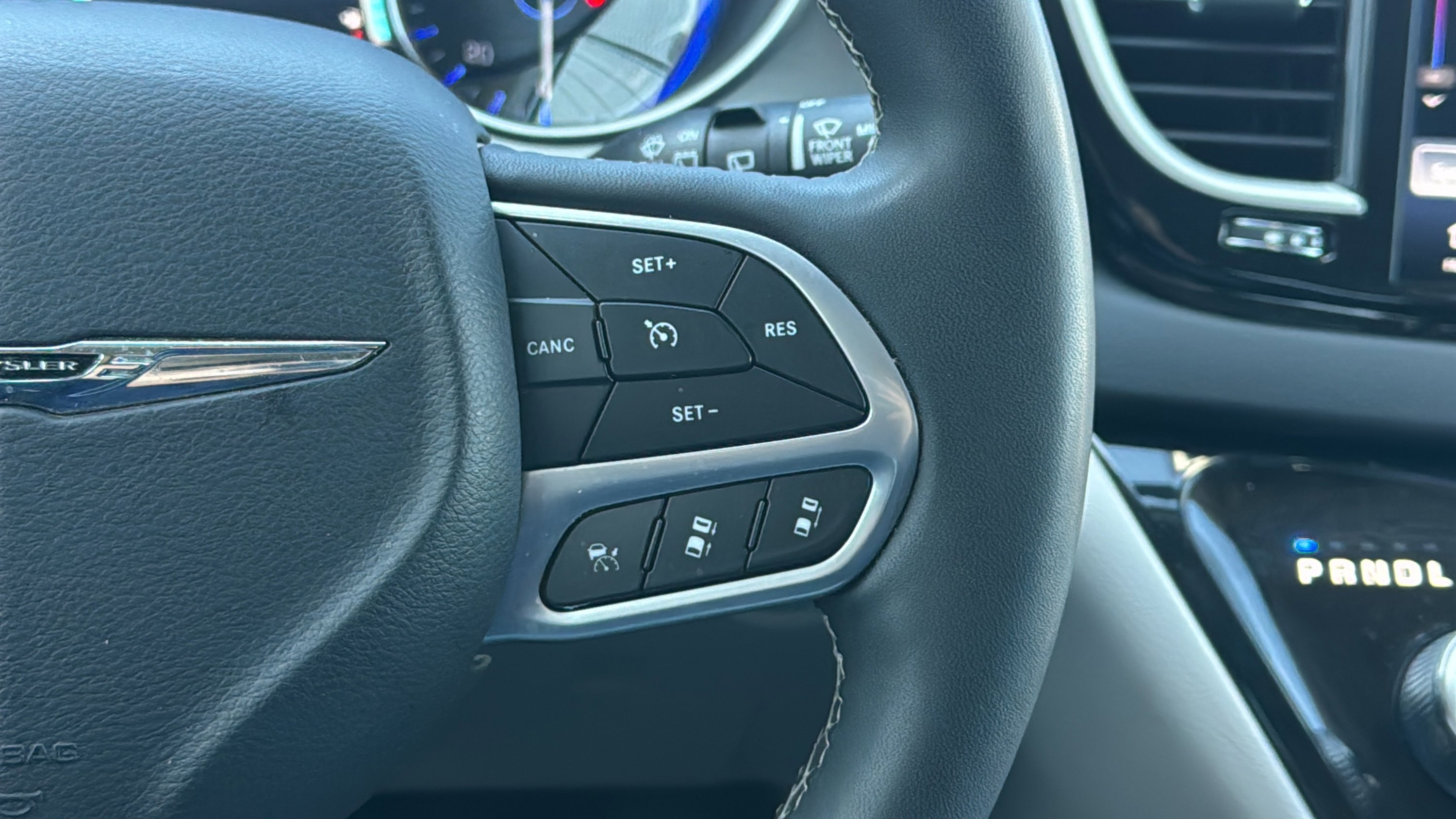Used 2023 Chrysler Pacifica Touring-L FWD image 12