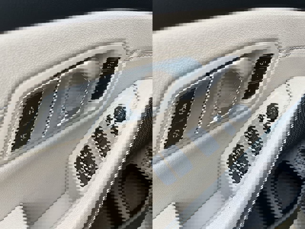 Used 2021 BMW 330i Sedan w/ Premium Package image 19