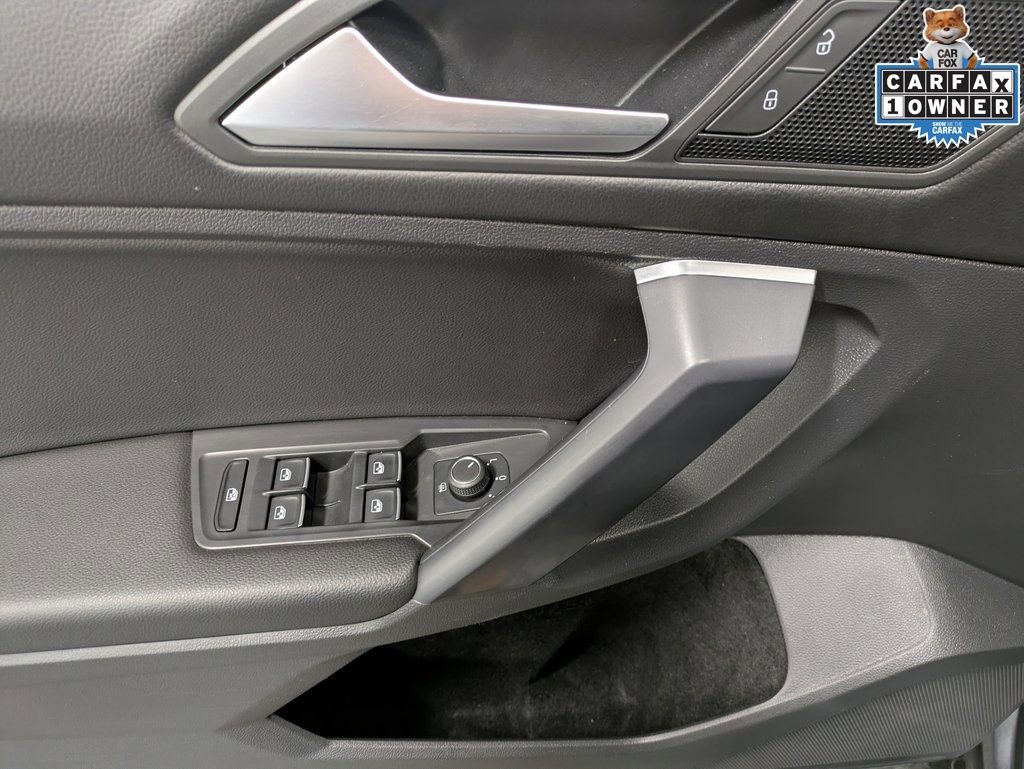 Used 2021 Volkswagen Tiguan SE w/ Panoramic Sunroof Package image 10