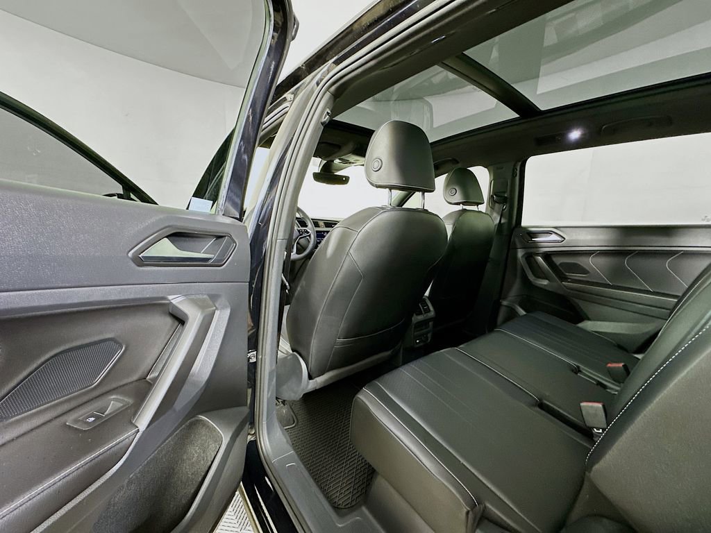 Used 2022 Volkswagen Tiguan SE R-Line FWD image 17