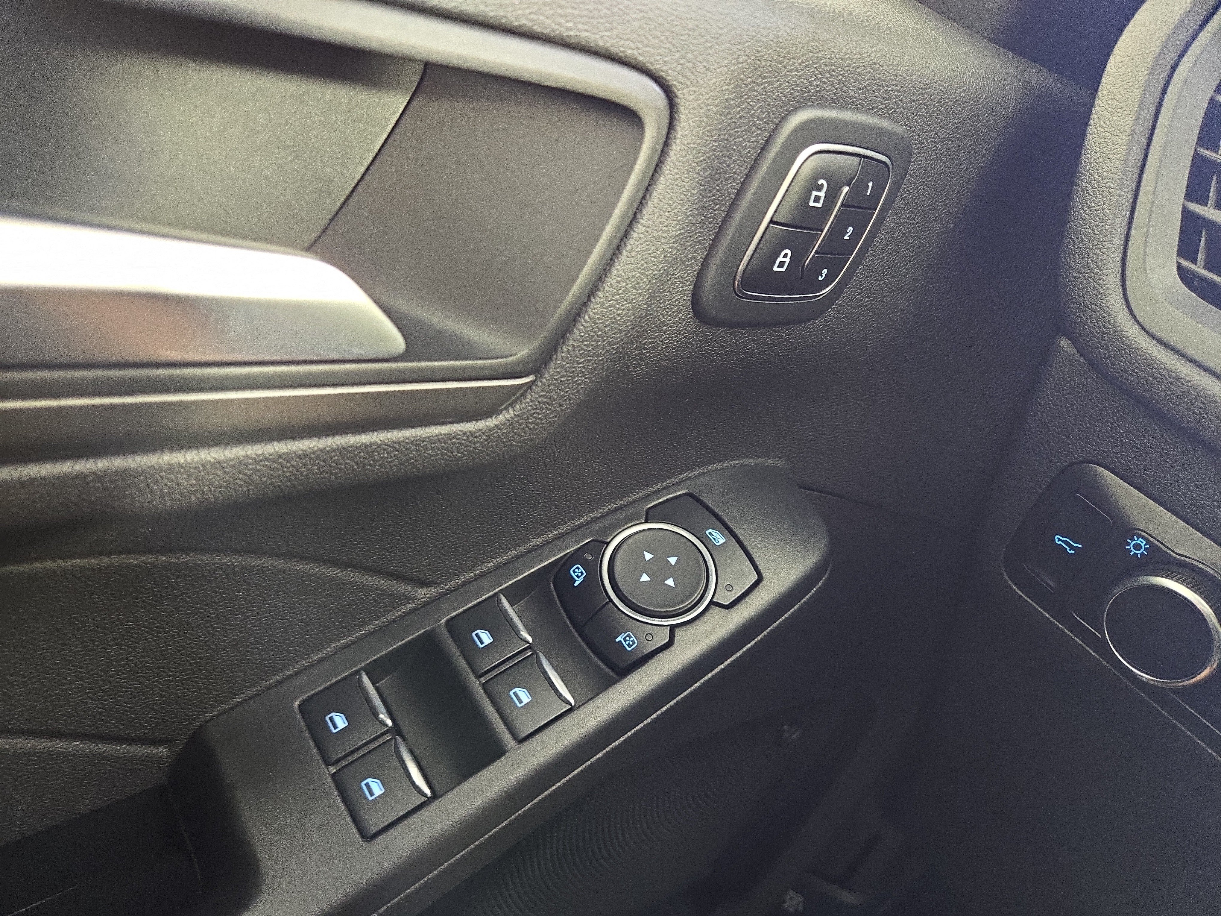Used 2023 Ford Escape Active w/ Tech Pack #2 FWD image 30