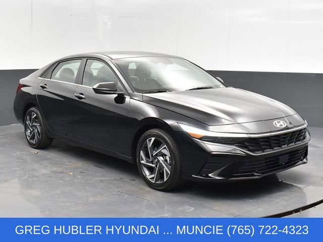 Used 2025 Hyundai Elantra SEL FWD image 2