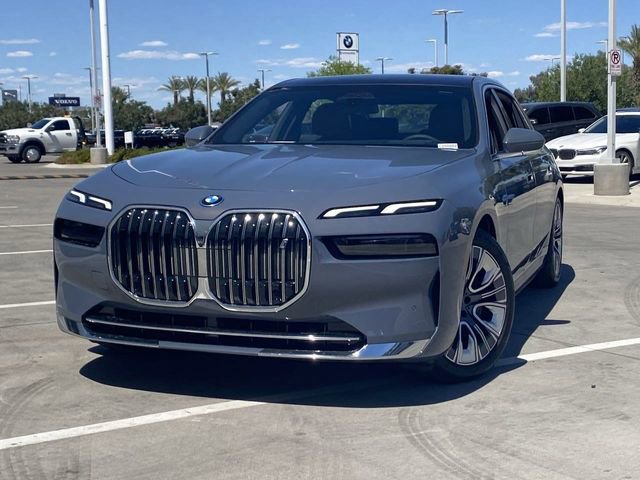 Used 2025 BMW i7 xDrive60 AWD/4WD video 3