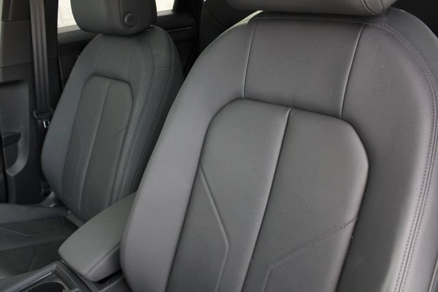 Used 2024 Audi Q3 2.0T Premium w/ Convenience Package AWD/4WD image 7