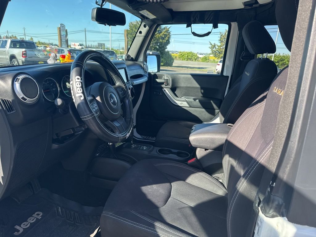Used 2014 Jeep Wrangler Sahara w/ Connectivity Group AWD/4WD image 11