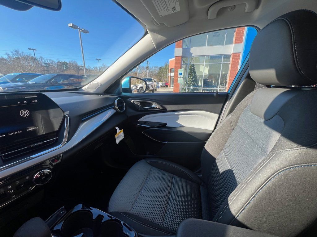 New 2026 Chevrolet Trax LT w/ Driver Confidence Package FWD image 13