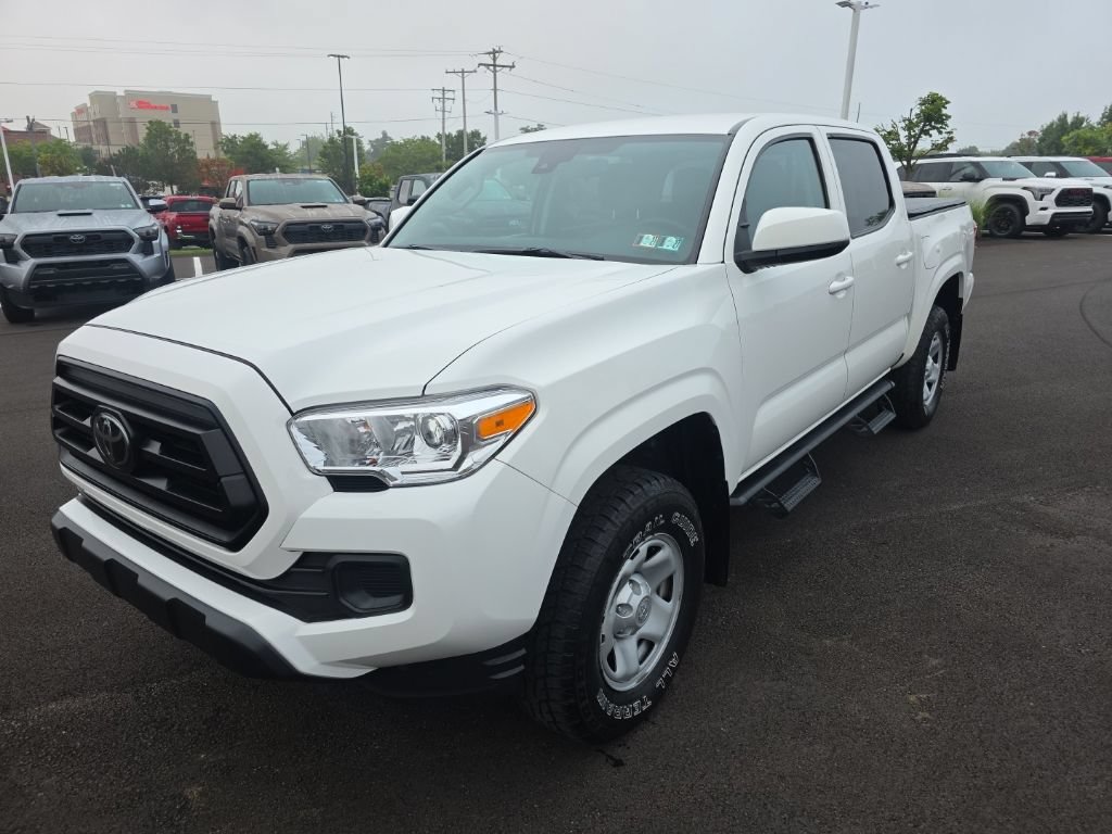 Used 2022 Toyota Tacoma SR AWD/4WD image 3