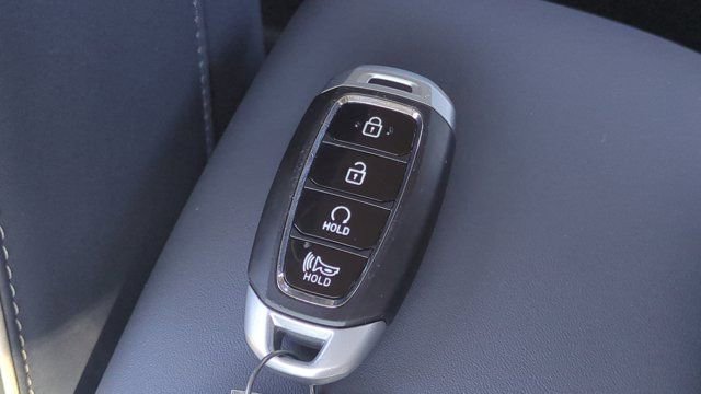 Used 2025 Hyundai Venue Limited image 28