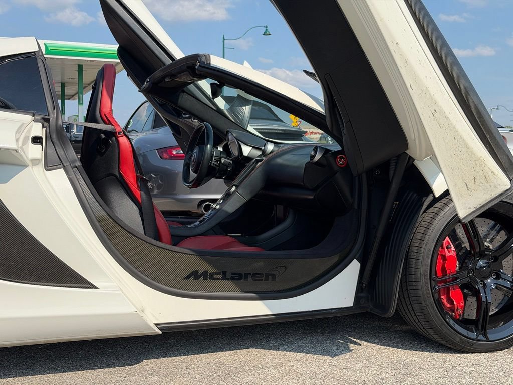 Used 2015 McLaren 650S Spider RWD image 23