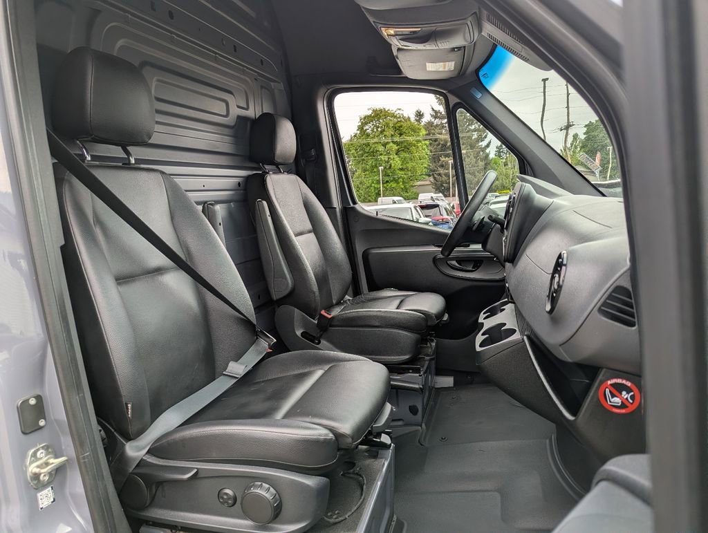 Used 2020 Mercedes-Benz Sprinter 3500 image 32