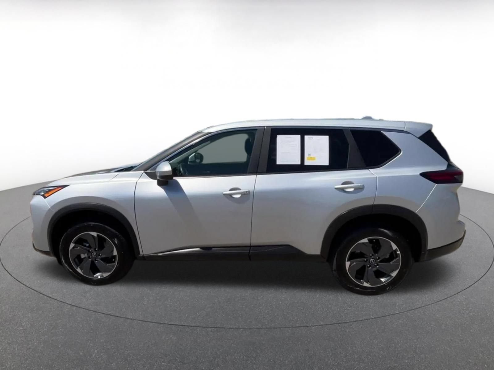 Used 2025 Nissan Rogue SV FWD image 9