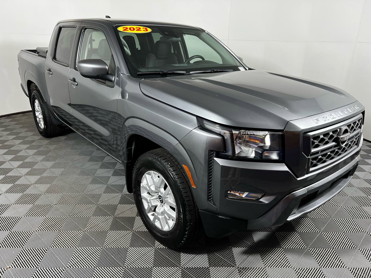 Used 2023 Nissan Frontier SV w/ SV Convenience Package image 3