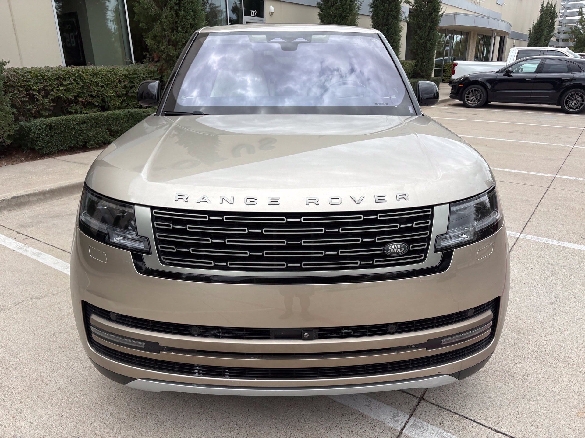 Used 2022 Land Rover Range Rover Long Wheelbase SE AWD/4WD image 2