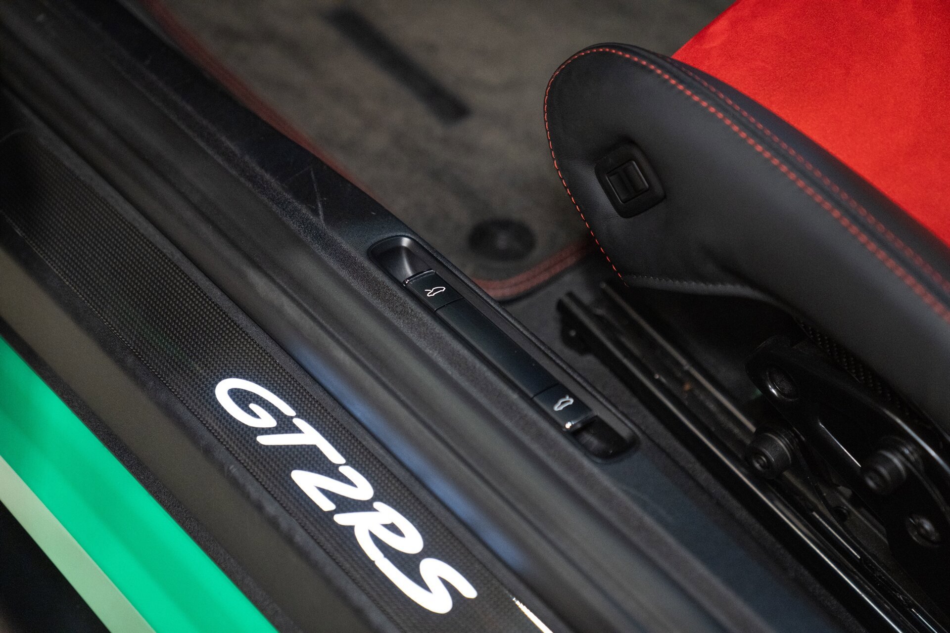 Used 2018 Porsche 911 GT2 RS RWD image 17