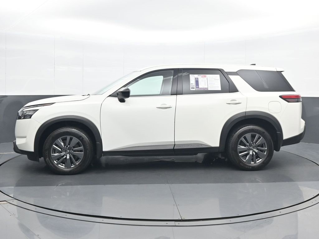 Used 2024 Nissan Pathfinder S image 3