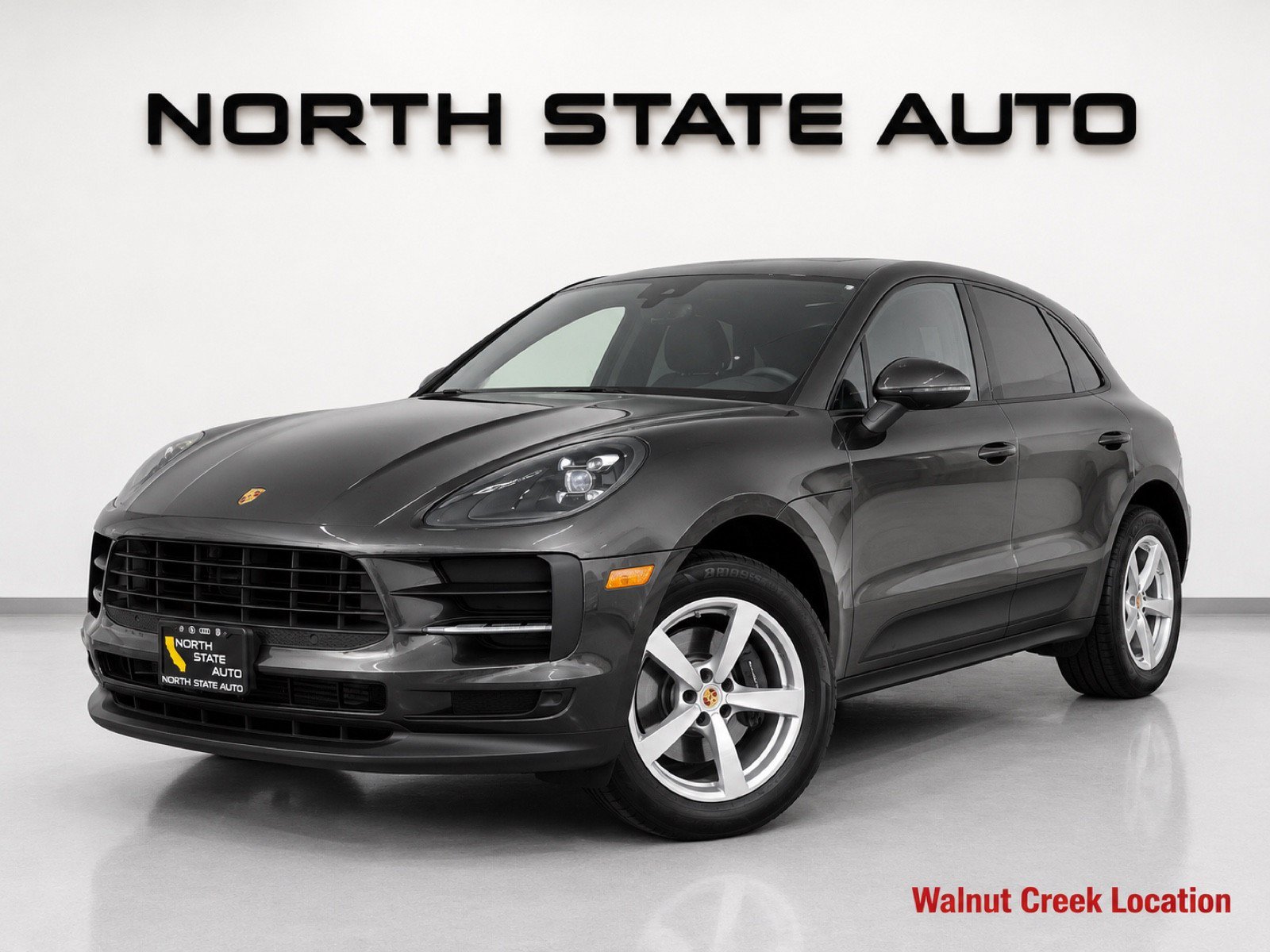 Used 2020 Porsche Macan AWD/4WD image 1