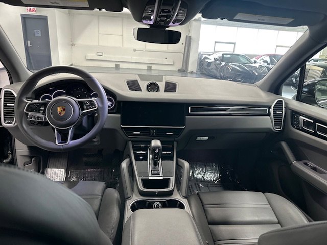 Used 2023 Porsche Cayenne Platinum Edition AWD/4WD image 3
