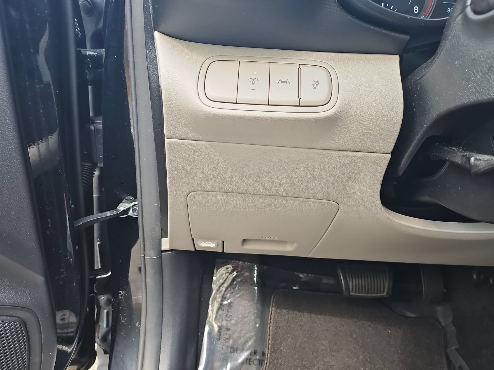 Used 2022 Hyundai Venue SEL FWD image 19