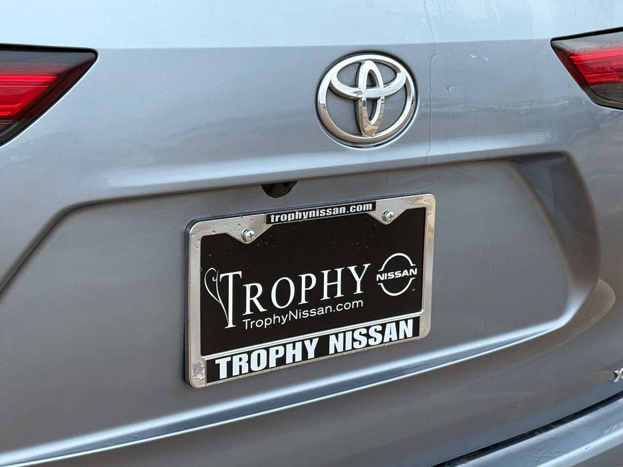 Used 2021 Toyota Highlander XLE FWD image 9