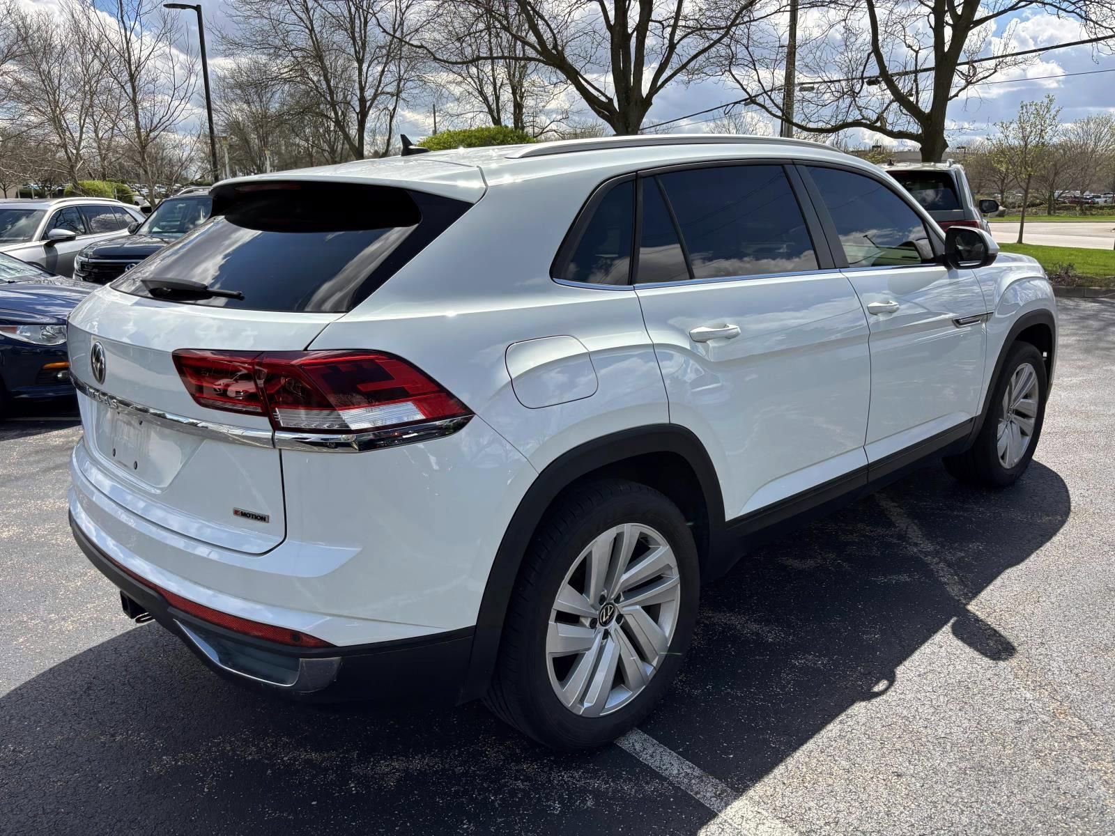 Used 2020 Volkswagen Atlas Cross Sport SE w/ Towing Package image 5