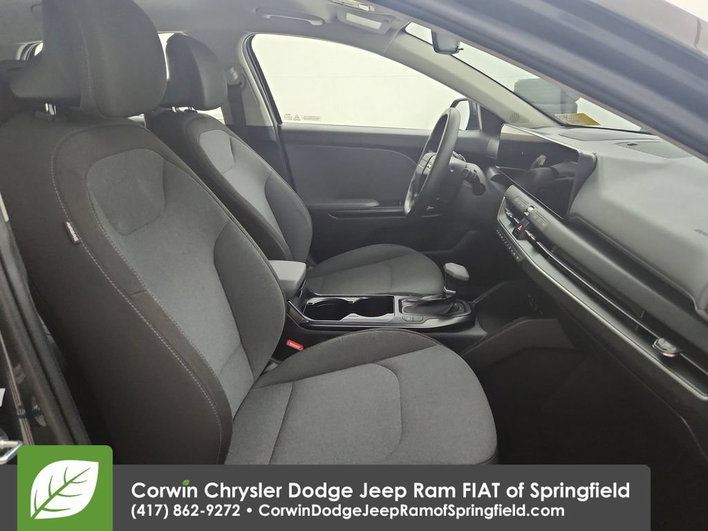 Used 2025 Kia K4 FWD image 30