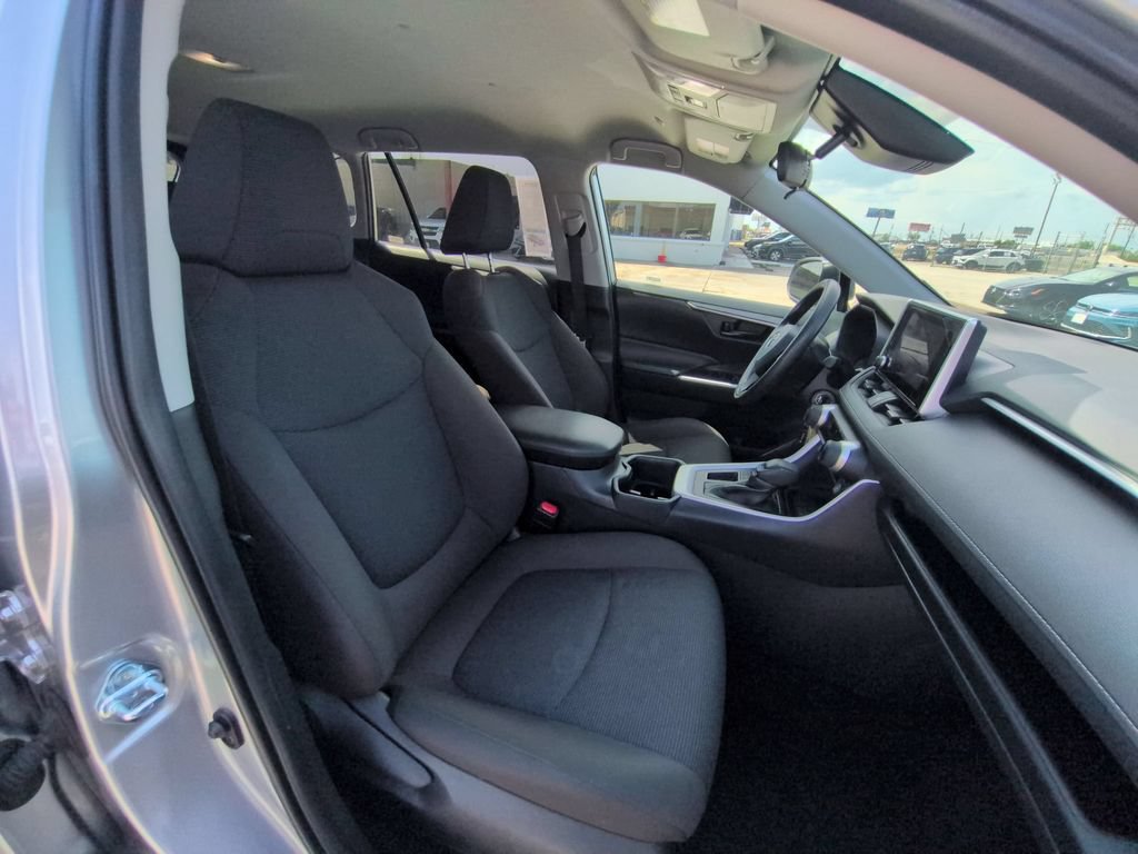 Used 2025 Toyota RAV4 LE FWD image 30