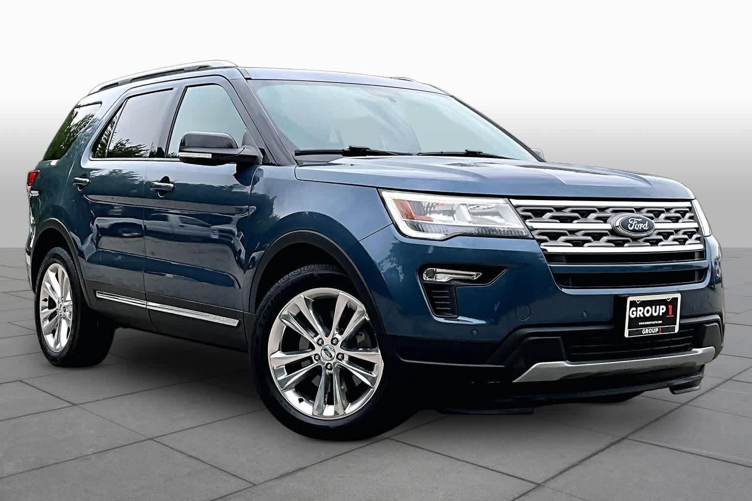 Used 2018 Ford Explorer XLT w/ Equipment Group 202A AWD/4WD image 3