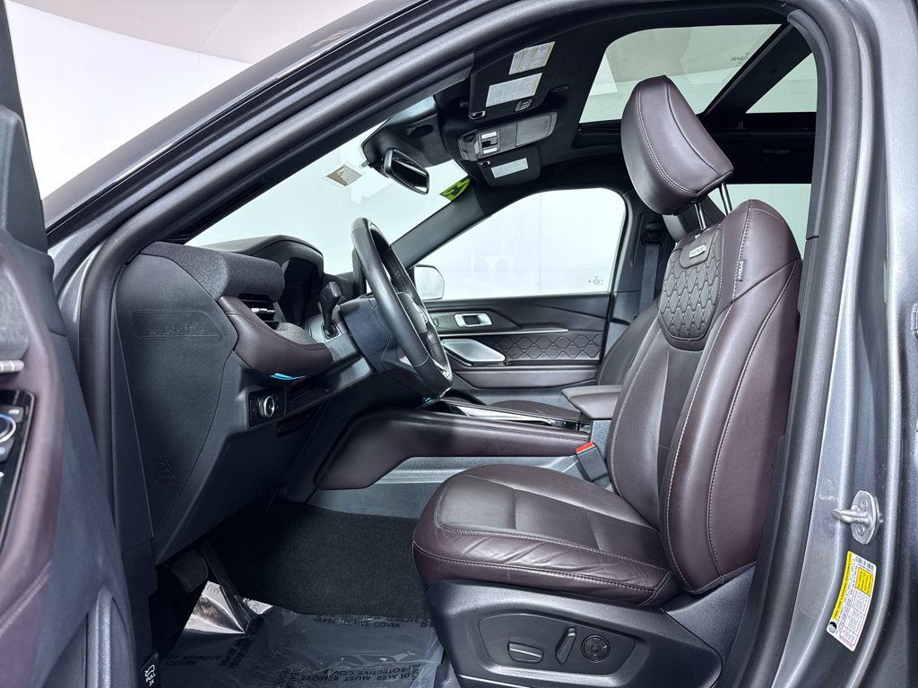 Used 2025 Ford Explorer Platinum w/ LUX Leather Package AWD/4WD image 5