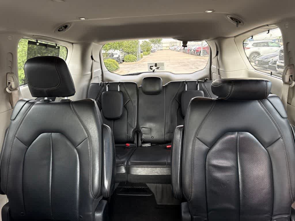 Used 2019 Chrysler Pacifica Touring-L FWD image 16