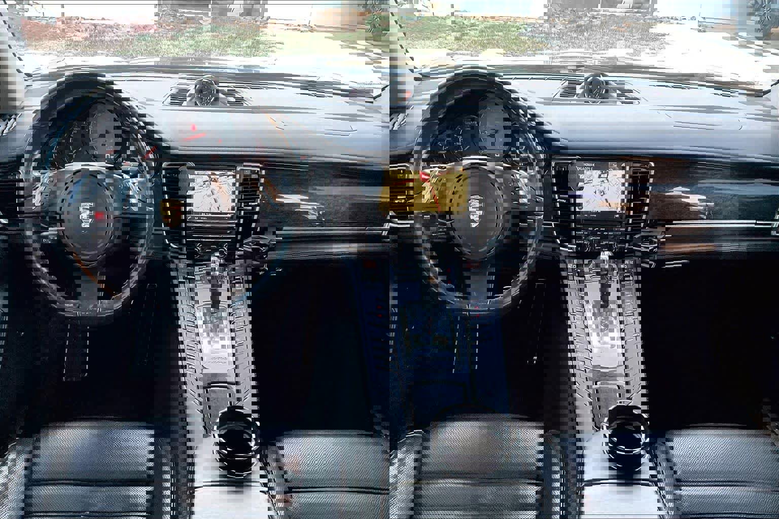 Used 2016 Porsche Panamera S image 16