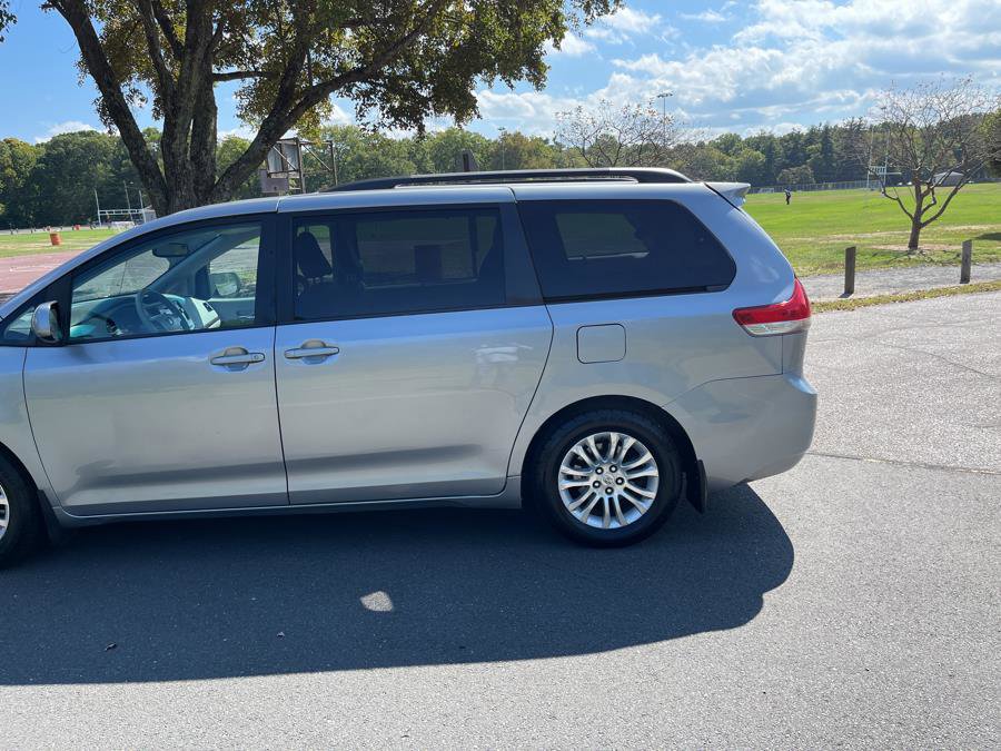 Used 2012 Toyota Sienna XLE w/ Entertainment Pkg FWD image 40