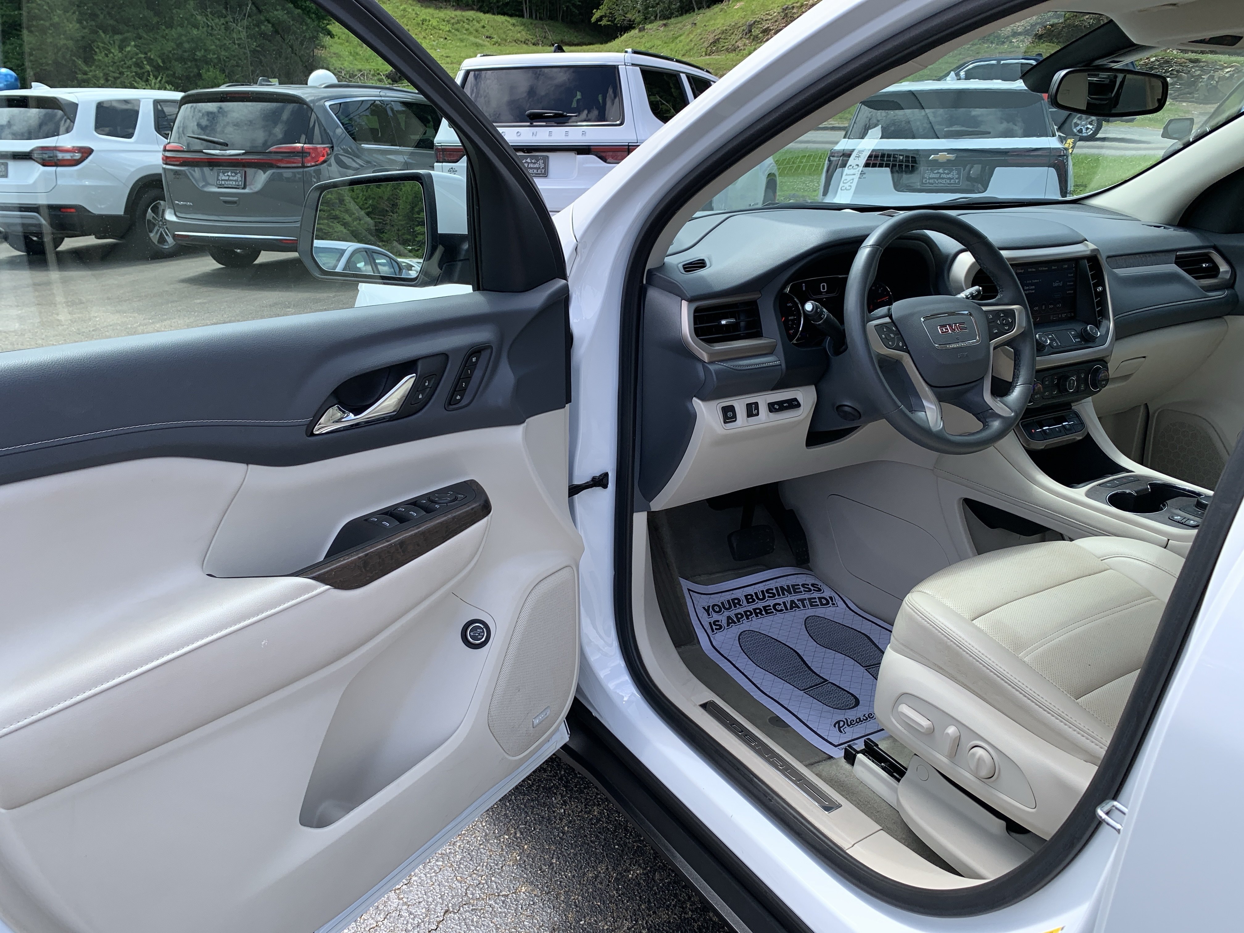 Used 2023 GMC Acadia Denali AWD/4WD image 15